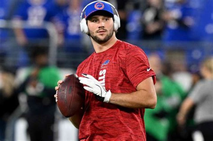 12 Hottest NFL Quarterbacks Ranked