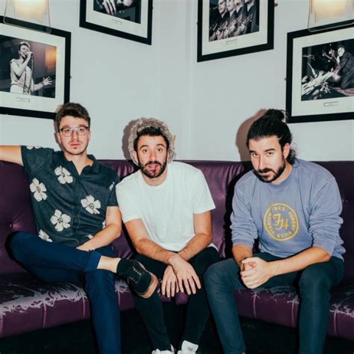 AJR's 'Bang' Tops Adult Pop Airplay Chart