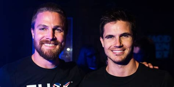 Are Robbie Amell & Stephen Amell Related? You're A Smart One, Aren't Ya?