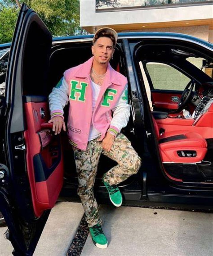 Austin McBroom Age, Net Worth, Wife, Family, Height & Biography