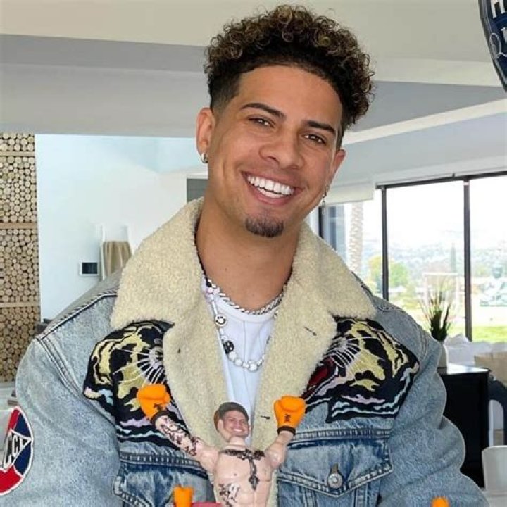 Austin McBroom biography age, height, net worth, the ACE family