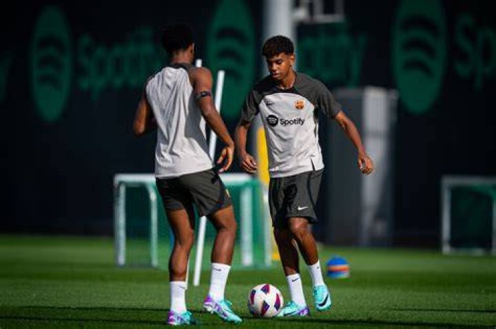 Balde and Lamine Yamal join part of Wednesday training