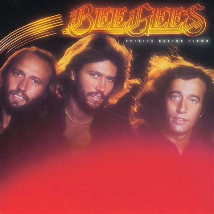 Bee Gees 5 discos da banda que definiu uma era da Música Pop