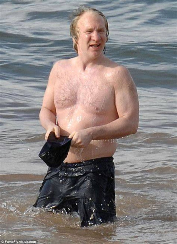 Bill Maher soaks up sun with bikiniclad girlfriend Anjulie Persuad in