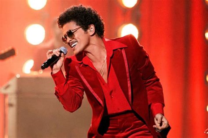 Bruno Mars's Longtime Girlfriend Is Reportedly Pregnant Teen Vogue