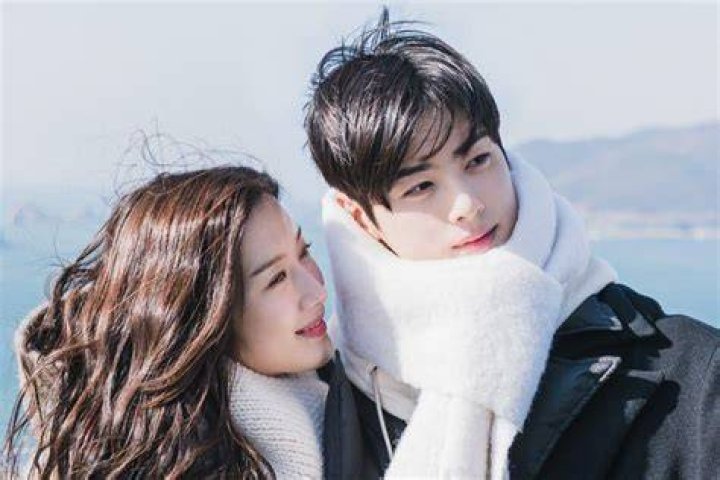 Cha Eun Woo y Moon Ga Young una prueba de su cariño emocionó a fans