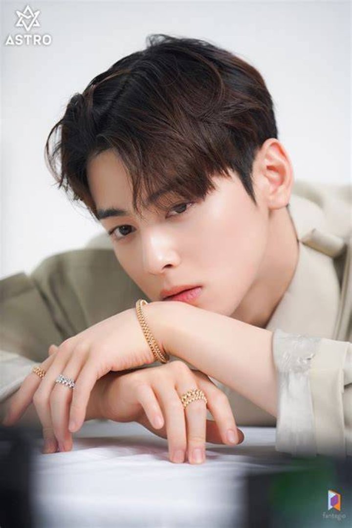Cha Eunwoo is considering the offer to star in fantasy romance drama