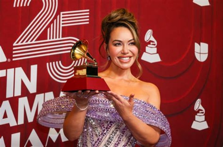 Chikis Rivera poses with her boyfriend’s back and celebrates her