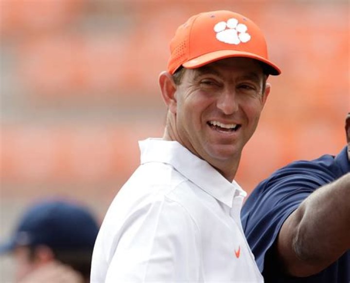 Clemson LB Dabo Swinney apologized for anthem comments being a