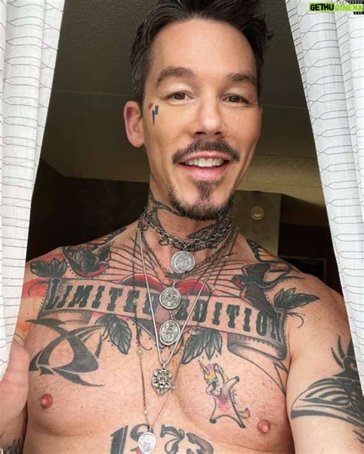 David Bromstad Bio, Age, Net Worth, Height, Single, Nationality,