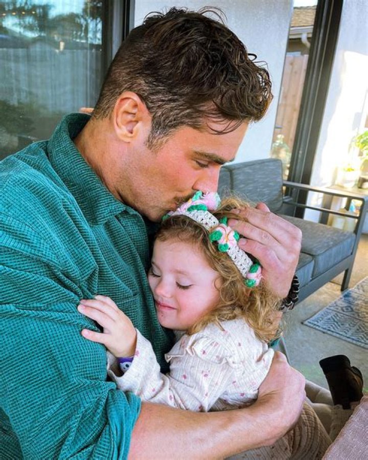 David Efron and Jenny Efron's Daughter Olivia Efron Bio, Wiki, Age