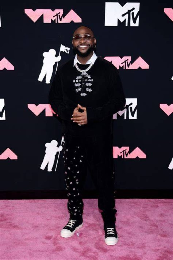 Davido Height How Tall Is The AmericanBorn Nigerian Singer? » YTC