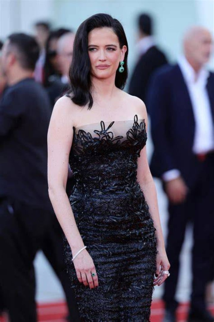 Does Eva Green have a boyfriend and what are the Tim Burton rumours?