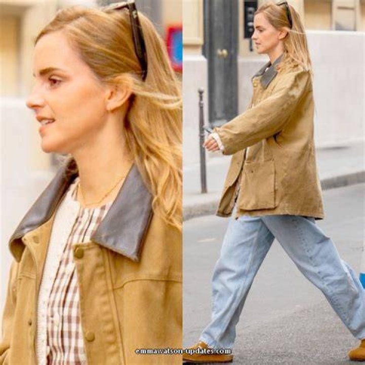 Emma Watson Updates Emma Watson arriving in Washington DC with her mom