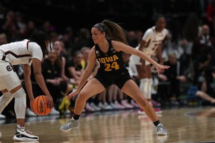 Final Four notebook Gabbie Marshall works through cold, Hawkeyes