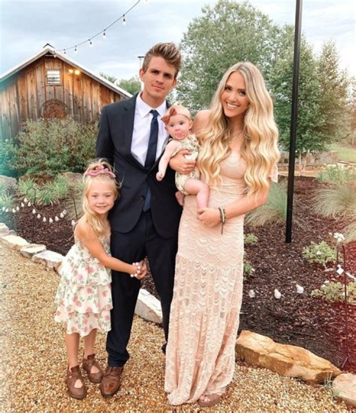 How Old is Everleigh Labrant?