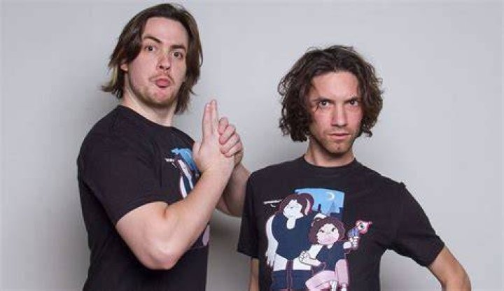 If Arin and Dan are the "same height" then explain this r/gamegrumps