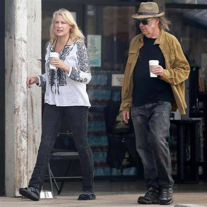 is daryl hannah having a baby fromfrejatofreya