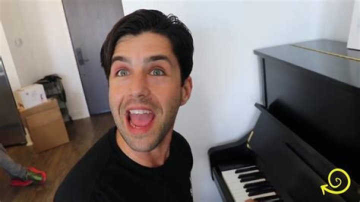 Josh Peck is playing in the movie "Oppenheimer"! He's standing there