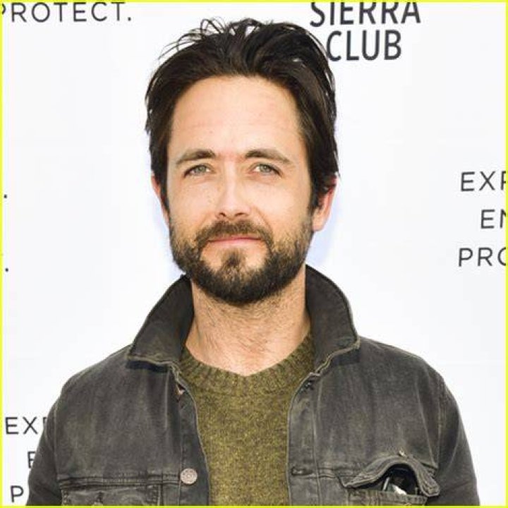 Justin Chatwin Net Worth February 2023, Salary, Age, Siblings, Bio