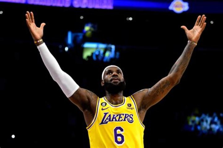 LeBron James' mother, Gloria, accepts plea deal that includes dropping