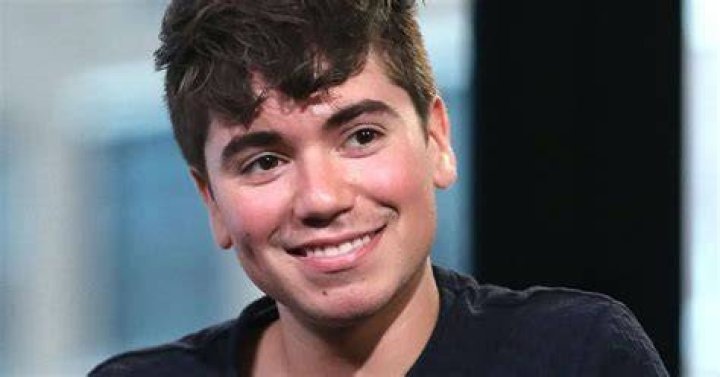 Noah Galvin Age, Net Worth, Boyfriend, Family, Height and Biography