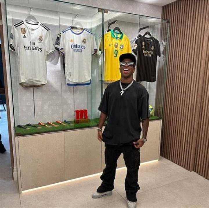 O closet de Vini Jr. veja modelos da cole&ccedil;&atilde;o de sneakers do jogador do