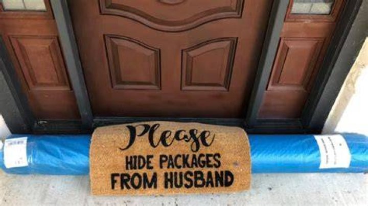 Postal Worker Helps Woman Hide Her Amazon Package From Husband