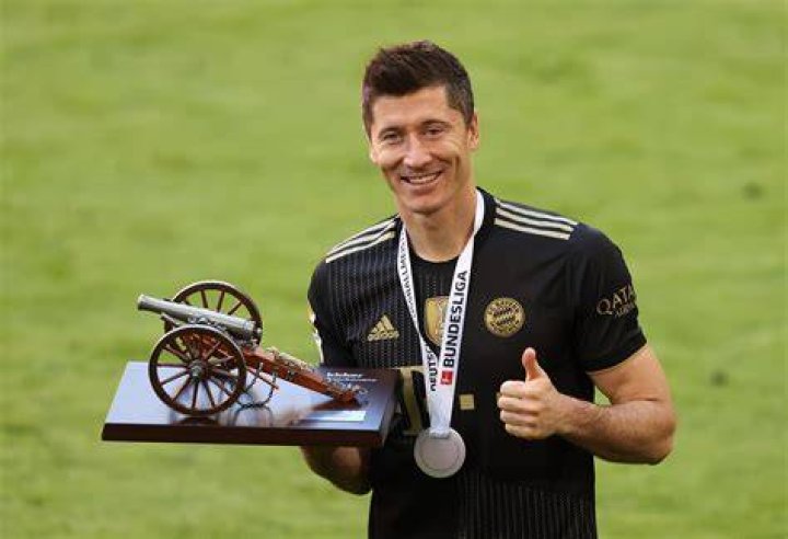Robert Lewandowski lauds 'father figure' Jurgen Klopp Read Liverpool