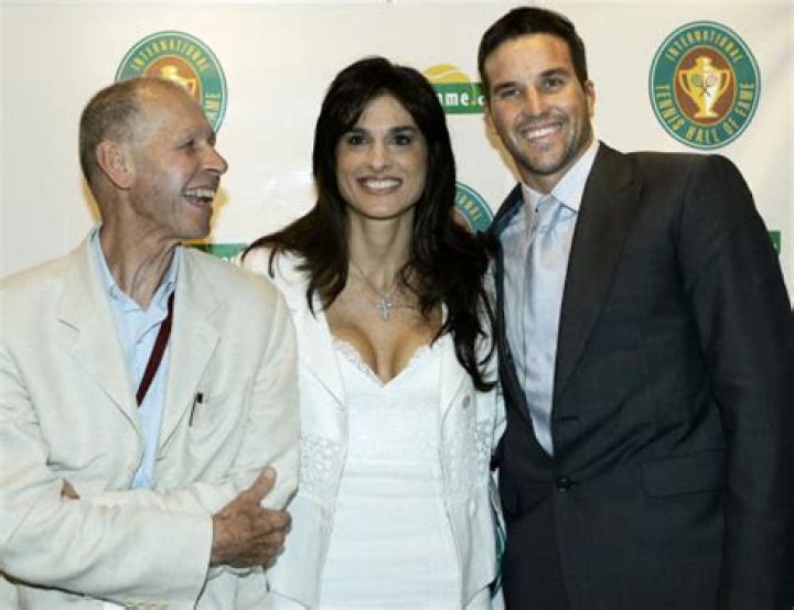 Sabatini gets lifetime Hall of Fame pass