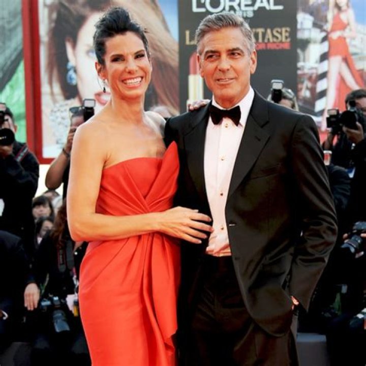 Sandra Bullock Explains Why She & Clooney Haven't Dated