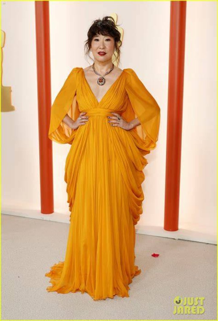 Sandra Oh Represents 'Turning Red' at Oscars 2023 Photo 4906403