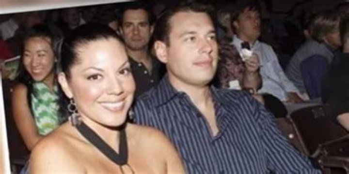 Sara Ramirez Bio, Net Worth, Married, Husband, Family, Age, Non