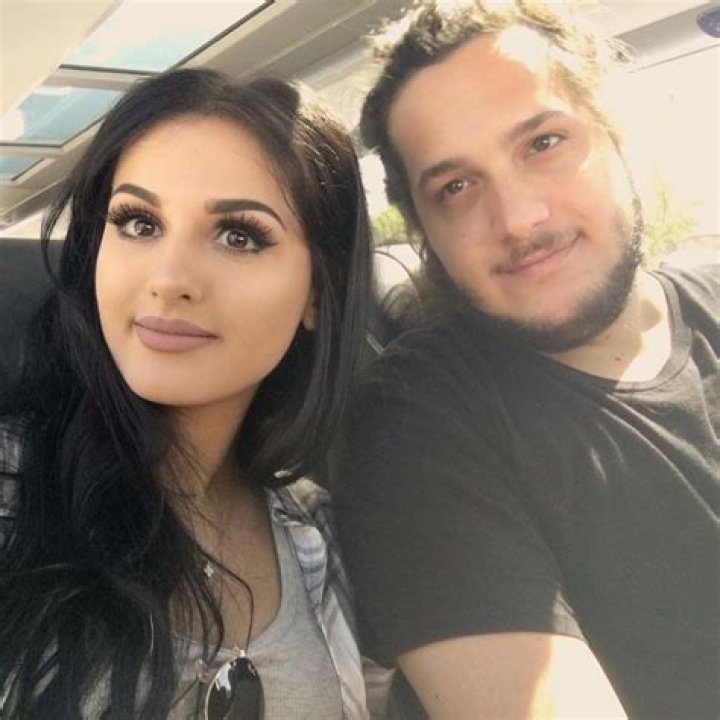 SSSniperwolf and Evan Sausage had on and off relationship for 3 years