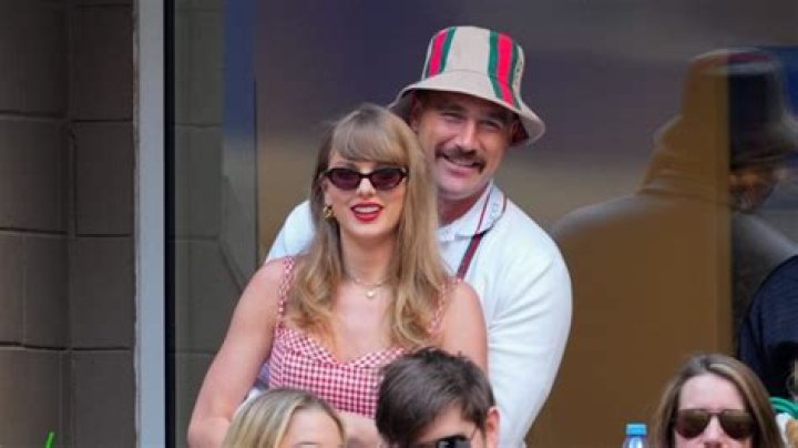 Taylor Swift's Parents Turned Emotional As Their Daughter Won Artist Of