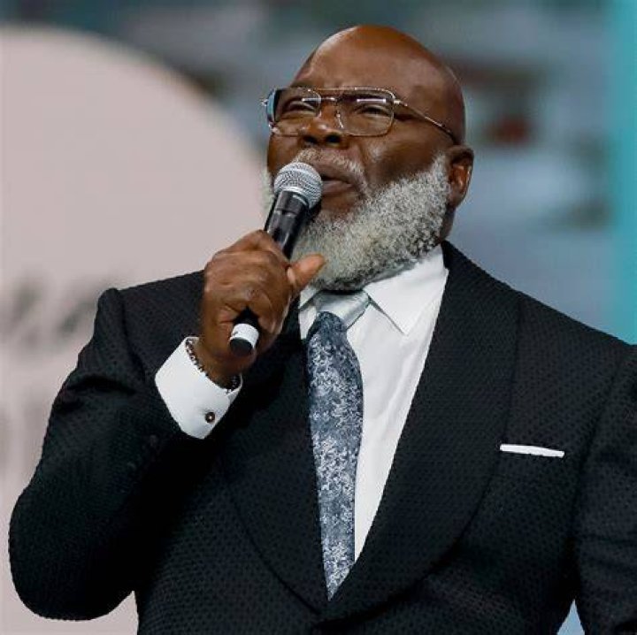 T.D. Jakes Aiming to Bring His New Talk Show to Dallas&mdash;Eventually D