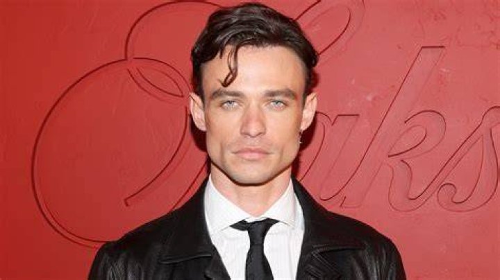 Thomas Doherty's Relationship History Everything We Know Girlfriend