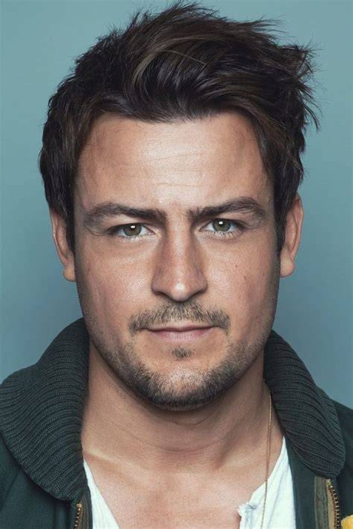 Tyler Hynes Biography, Age, Height, Girlfriend mrDustBin