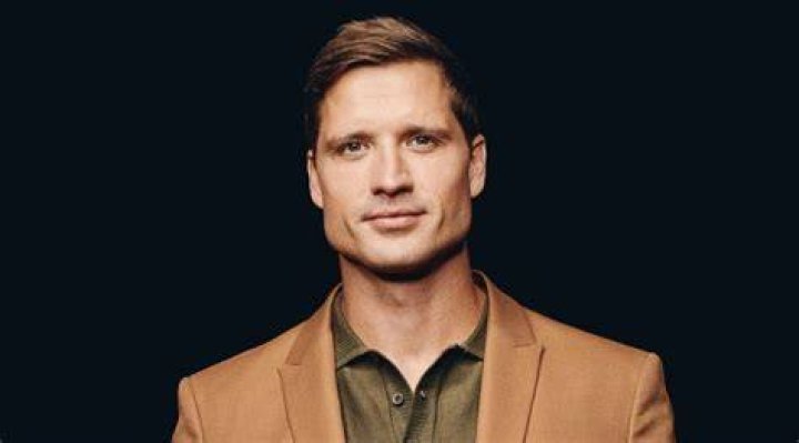 Walker Hayes Biography, Wiki, Age, Wife, Net Worth, Parents & More