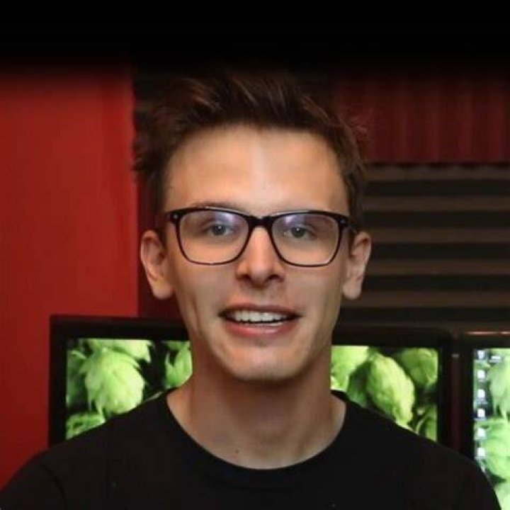 Who Is iDubbbz's Wife? What to Know About Anisa Johma
