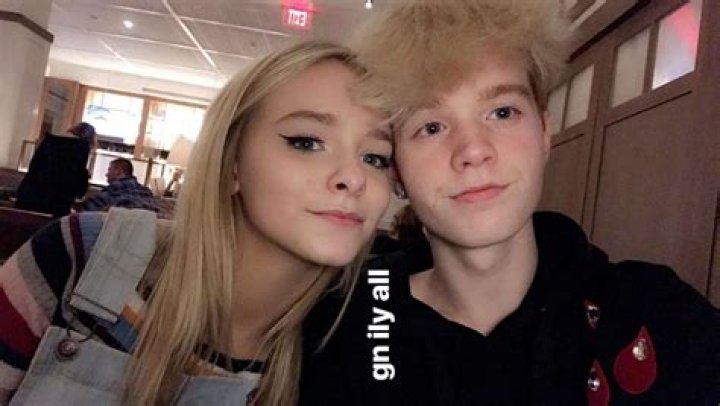 Why did Zoe and Cody break up? YouTubers still vlogging together!