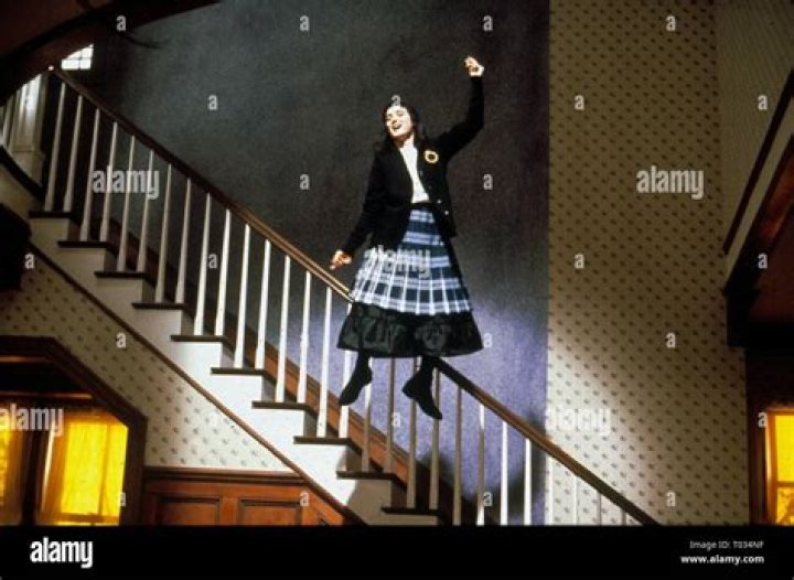 Winona Ryder Beetlejuice Dance