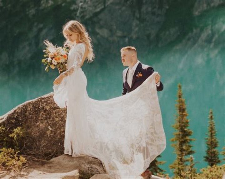 Zach Bryan Cheating Scandal And Reddit Drama With Ex Wife News